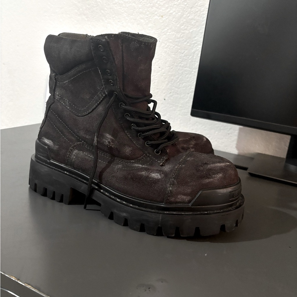 Sturdy Black Lace-Up Men's Boots